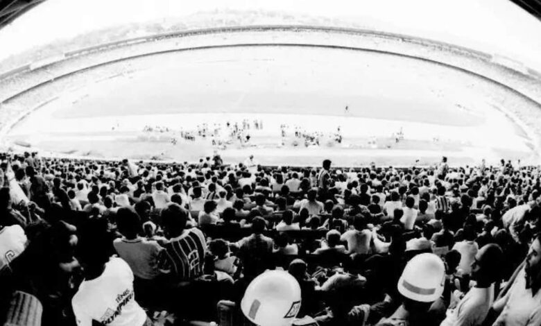 Torcida do Grêmio em estádio no ano de 1981