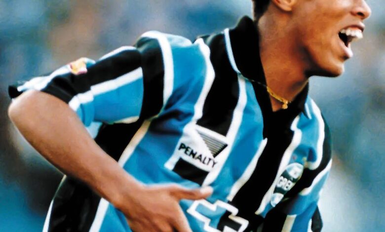 Ronaldinho Gaúcho com a camisa do Grêmio