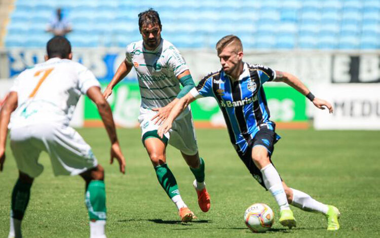 Caio Henrique em campo pelo Grêmio