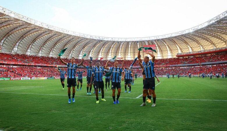 Jogadores do Grêmio comemorando