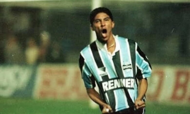 Mario Jardel com a camisa do Grêmio