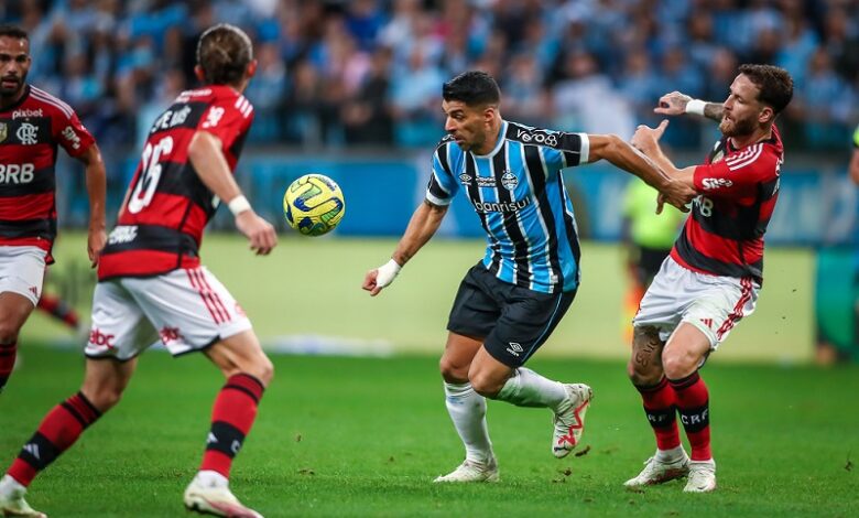 Luis Suárez em jogo de Grêmio contra Flamengo