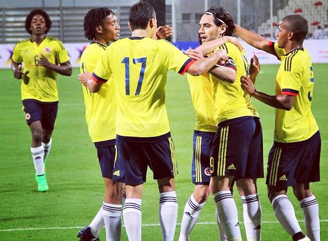 Falcão Garcia em comemoração com a Seleção da Colombia