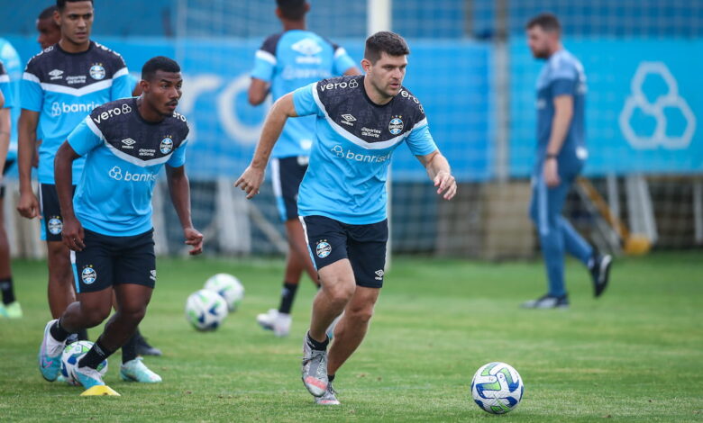 Kannemann em treino do Grêmio