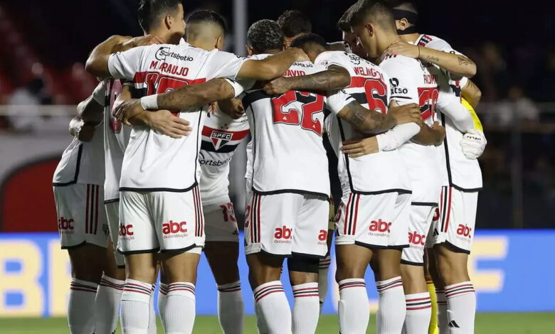 Jogadores do São Paulo reunidos