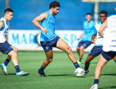 Diego Costa em treino do Grêmio
