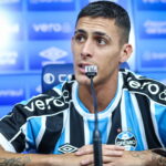 Pavón durante entrevista pelo Grêmio
