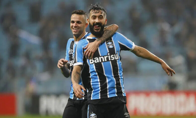 Douglas e Luan pelo Grêmio